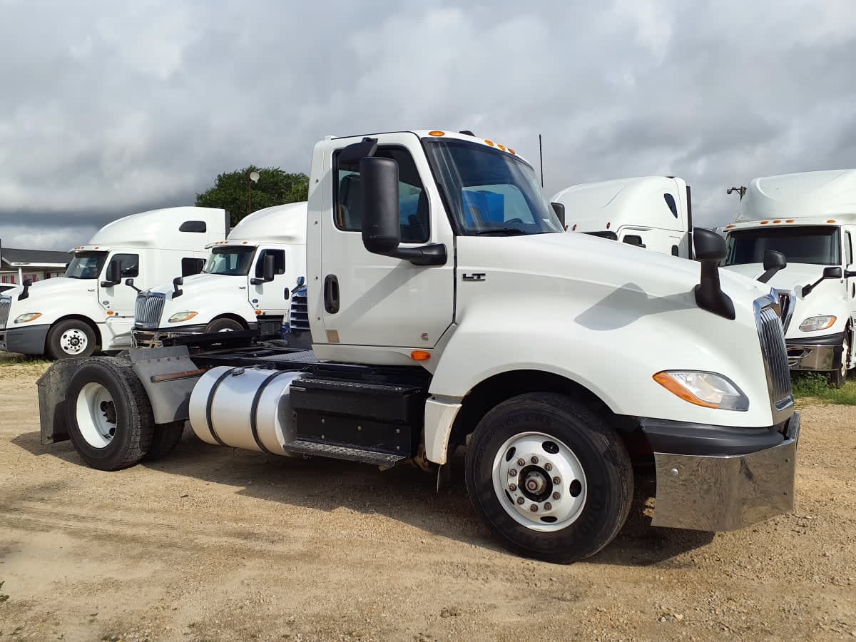 2020 Navistar International LT625 DAYCAB S/A 275034
