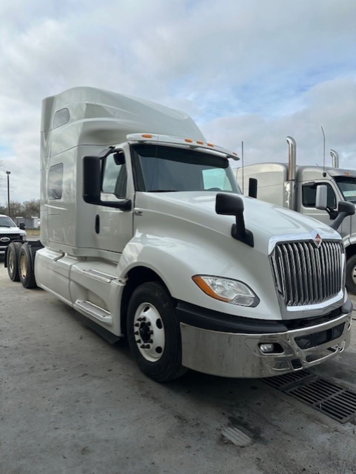 2020 Navistar International LT625 SLPR CAB 275200