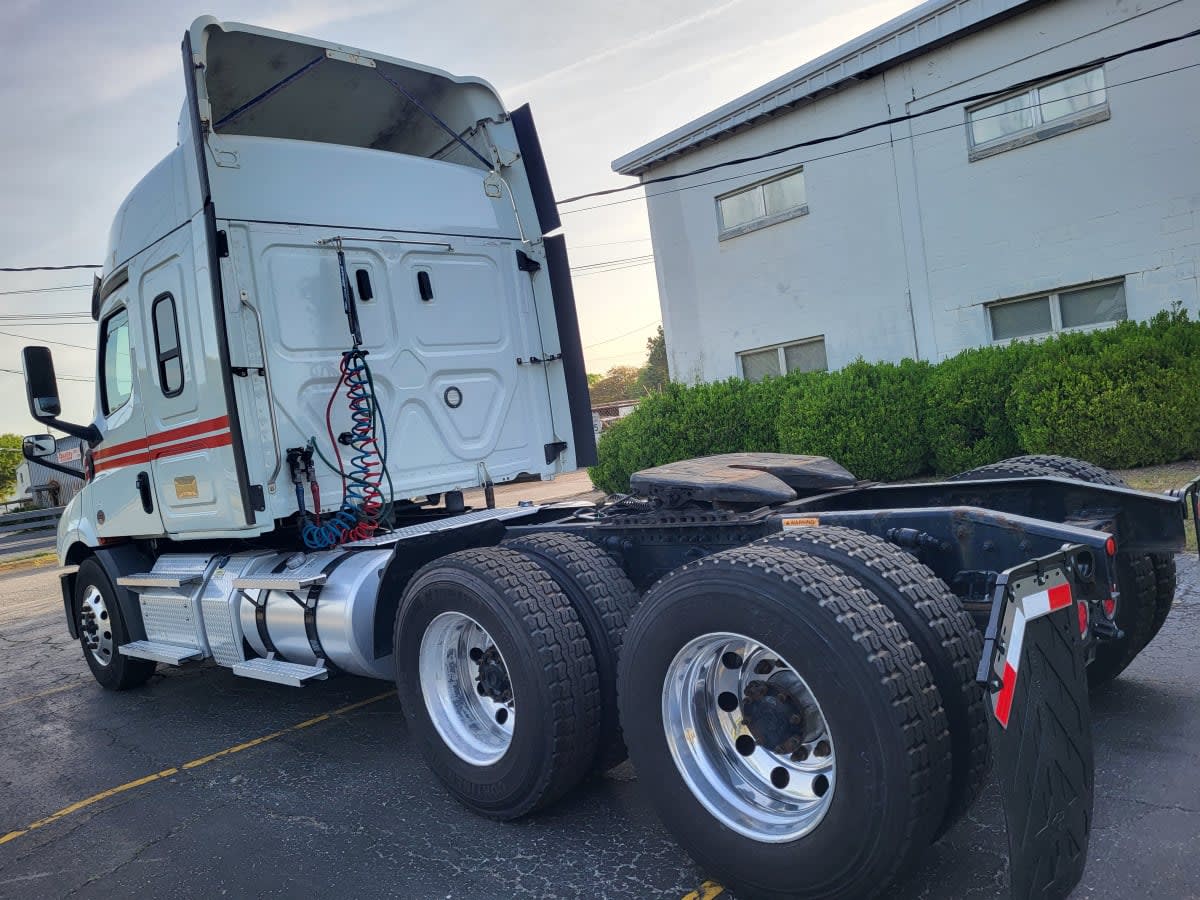 2020 Freightliner - image 4