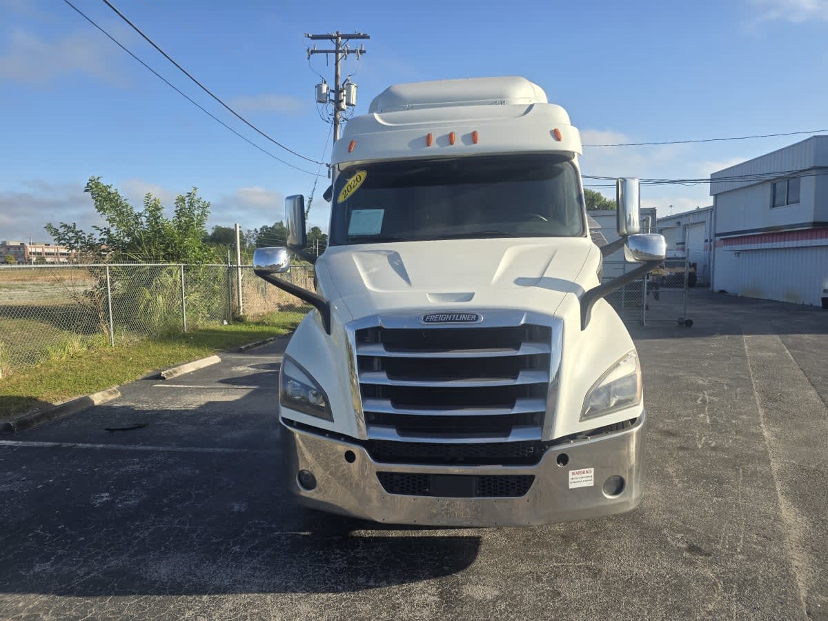 2020 Freightliner Cascadia in Tampa, FL — photo 2