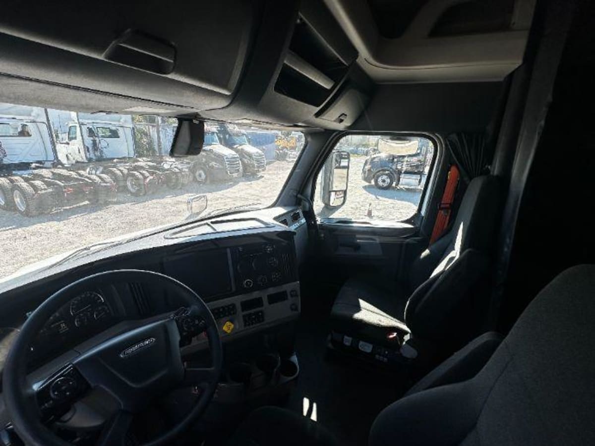 2020 Freightliner - image 7