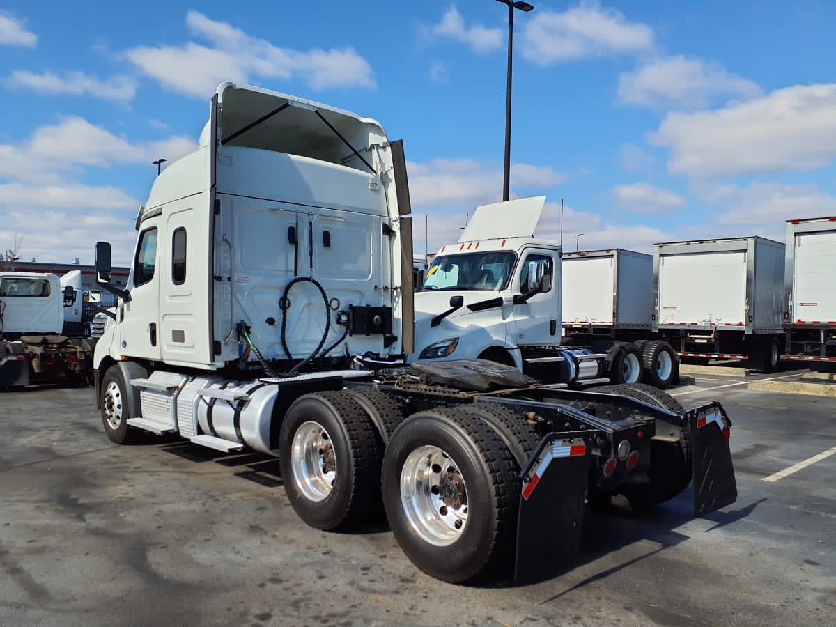 2020 Freightliner - image 6