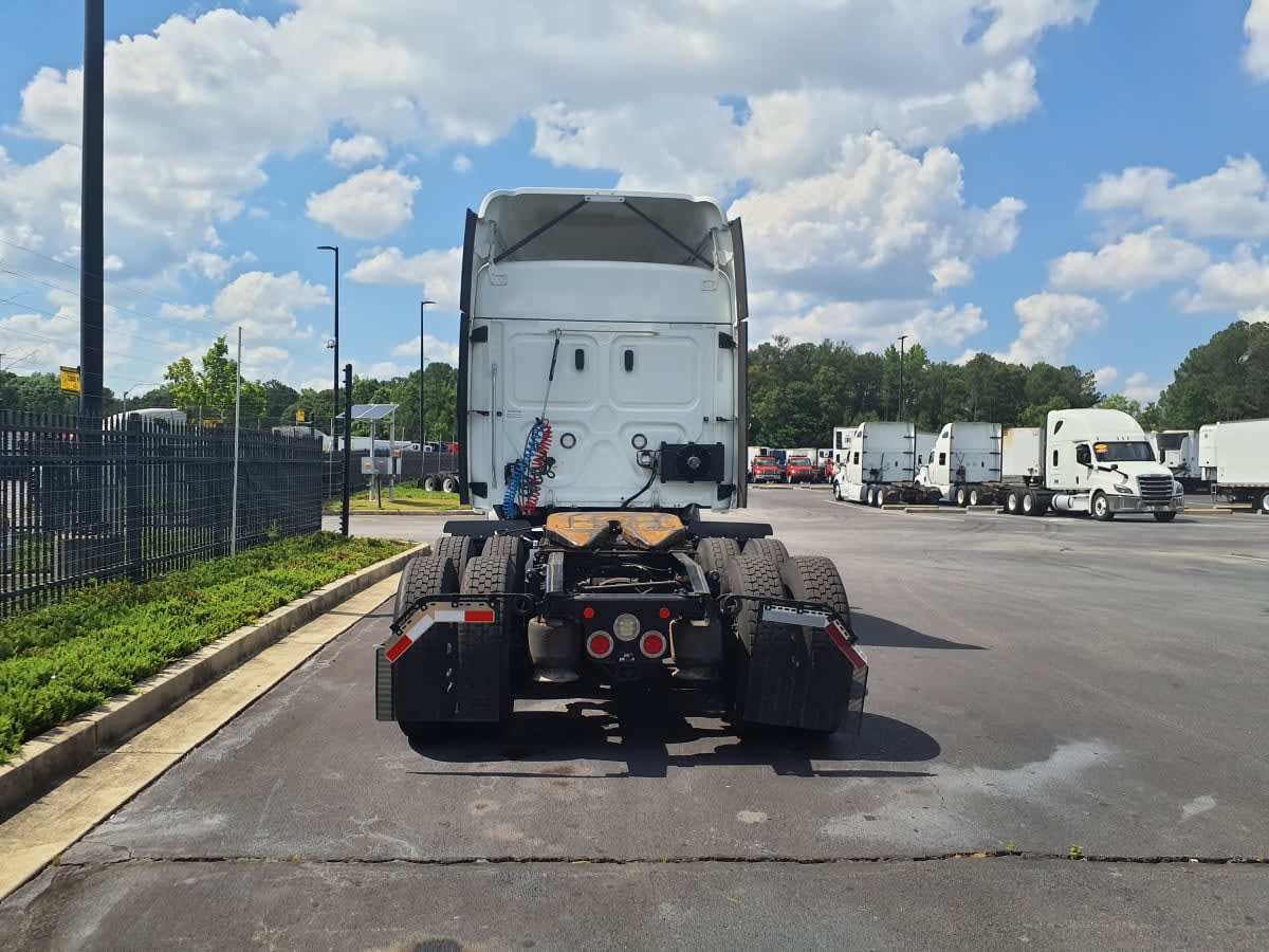 2020 Freightliner Cascadia in Atlanta, GA — photo 5