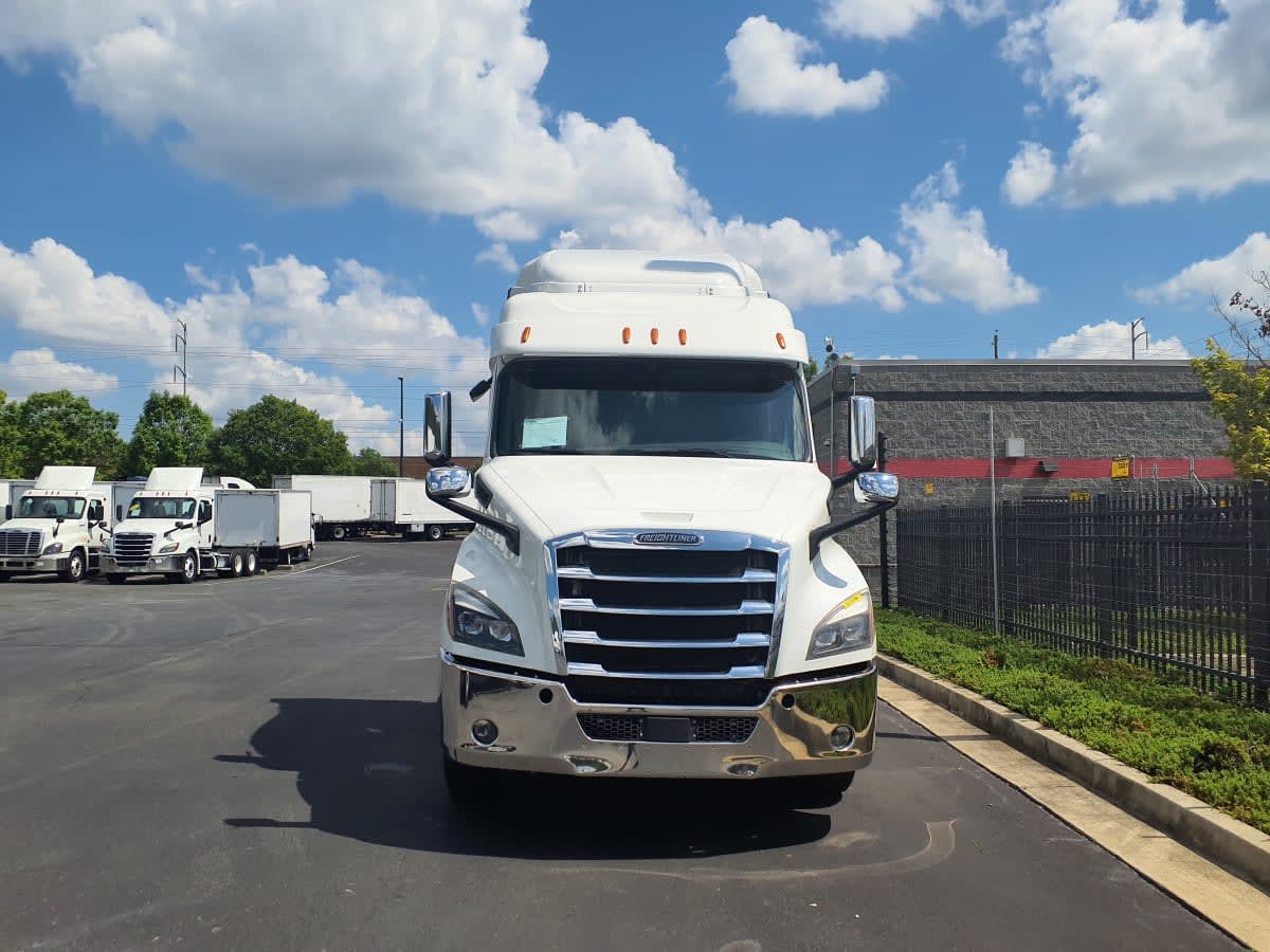 2020 Freightliner Cascadia in Atlanta, GA — photo 2