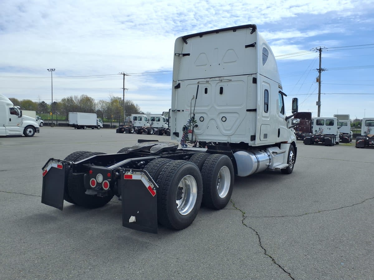 2020 Freightliner - image 4