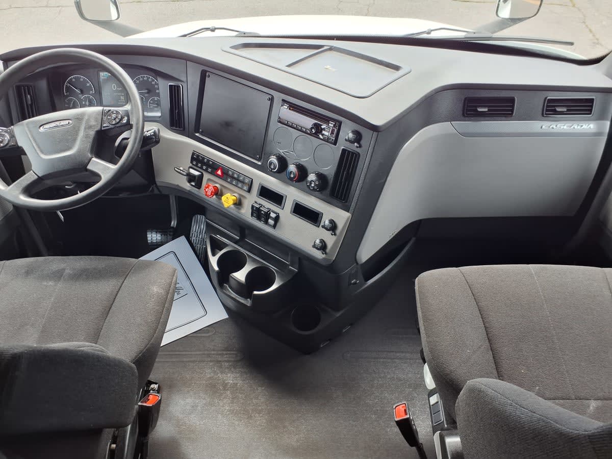 2020 Freightliner - image 7