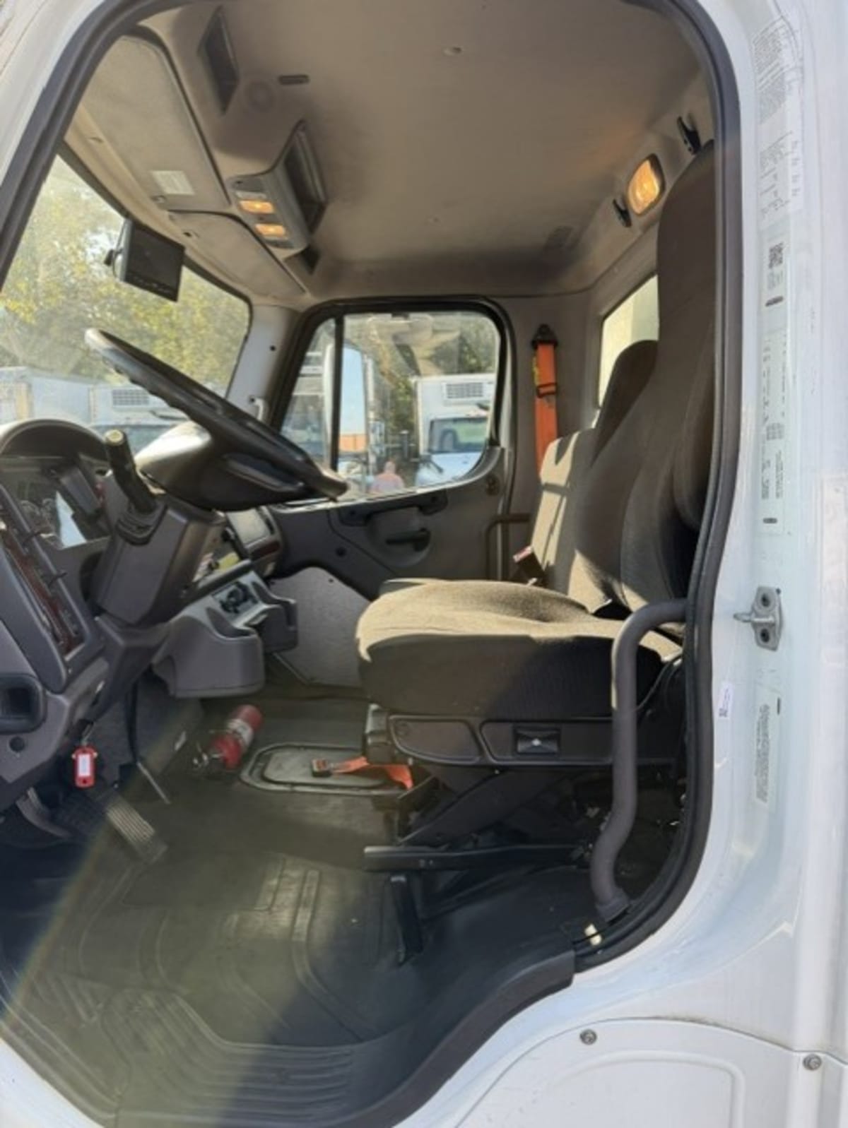2020 Freightliner M2 106 in Farmingdale, NY — photo 7