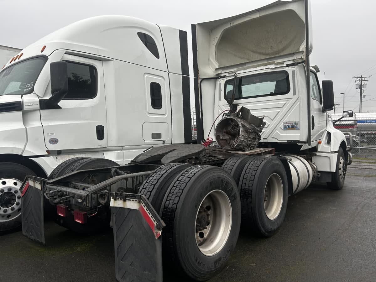 2020 Navistar International LT625 DAYCAB T/A 277348
