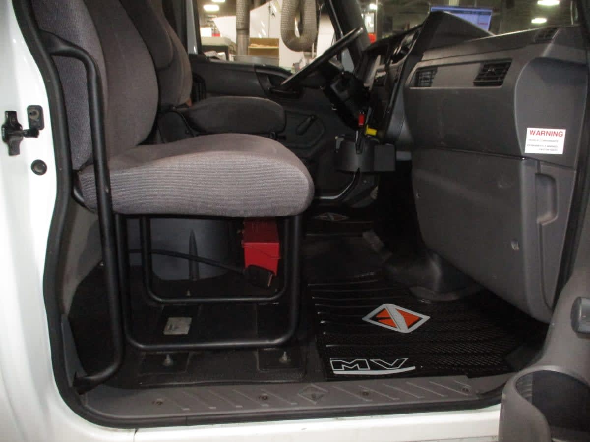 2020 International - image 10