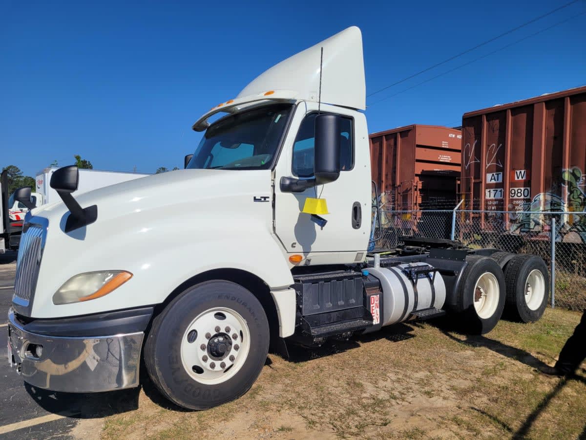 2020 Navistar International LT625 DAYCAB T/A 277738
