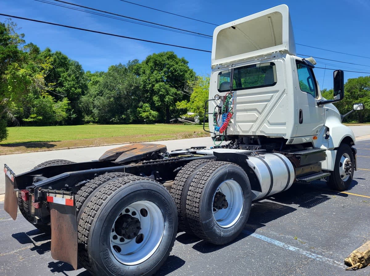 2020 International LT in Jacksonville, FL — photo 4