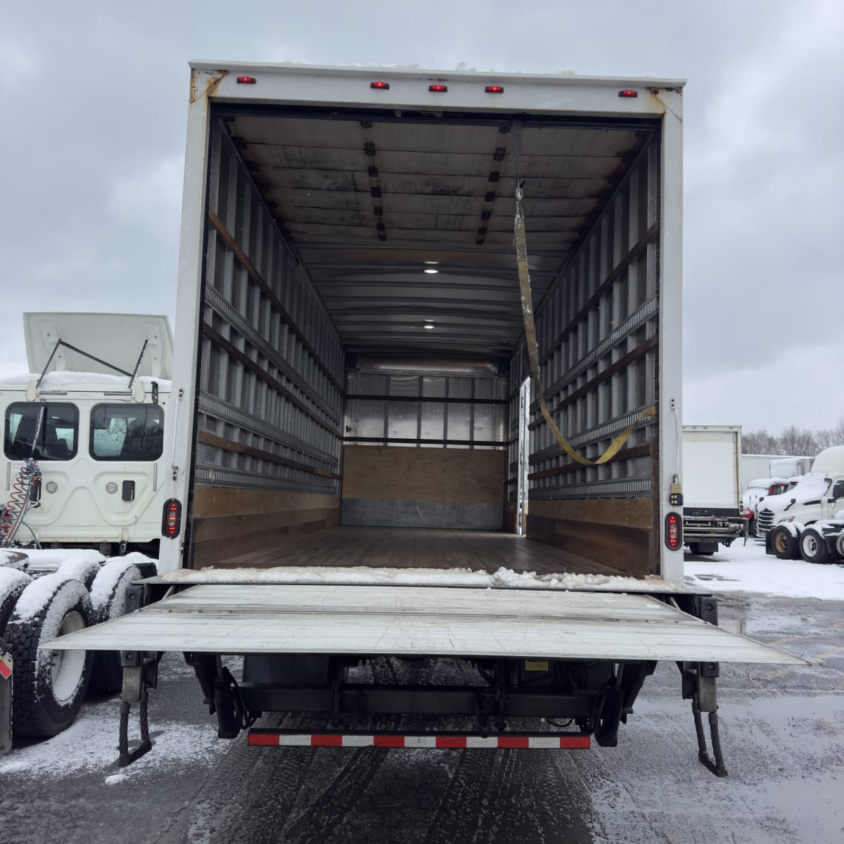 2020 Freightliner/Mercedes M2 106 277915