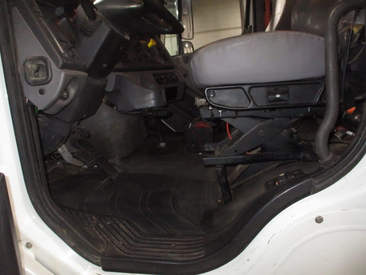 2019 Freightliner 114SD - image 31