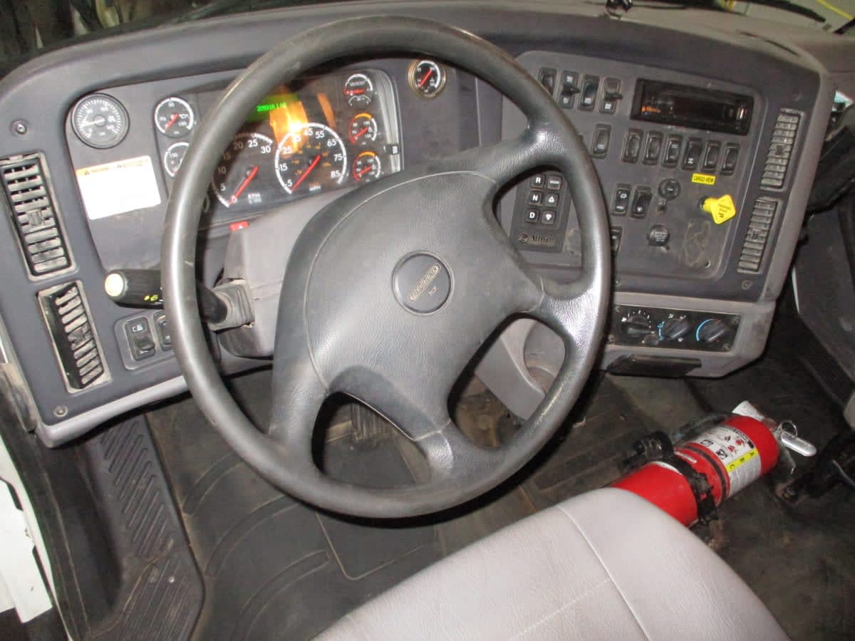 2019 Freightliner 114SD - image 13