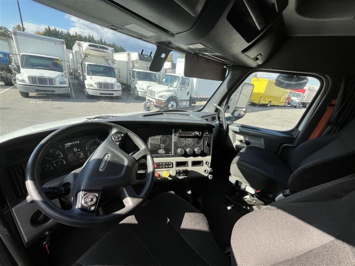 2020 Freightliner - image 7