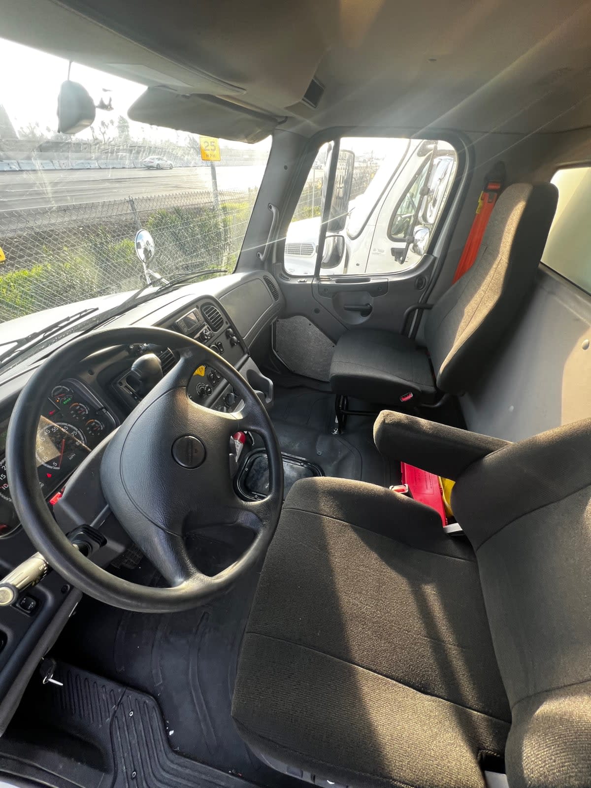 2020 Freightliner/Mercedes M2 106 278859