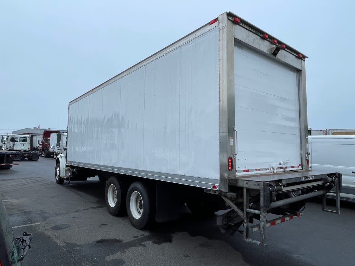 2020 Freightliner M2 106 279370