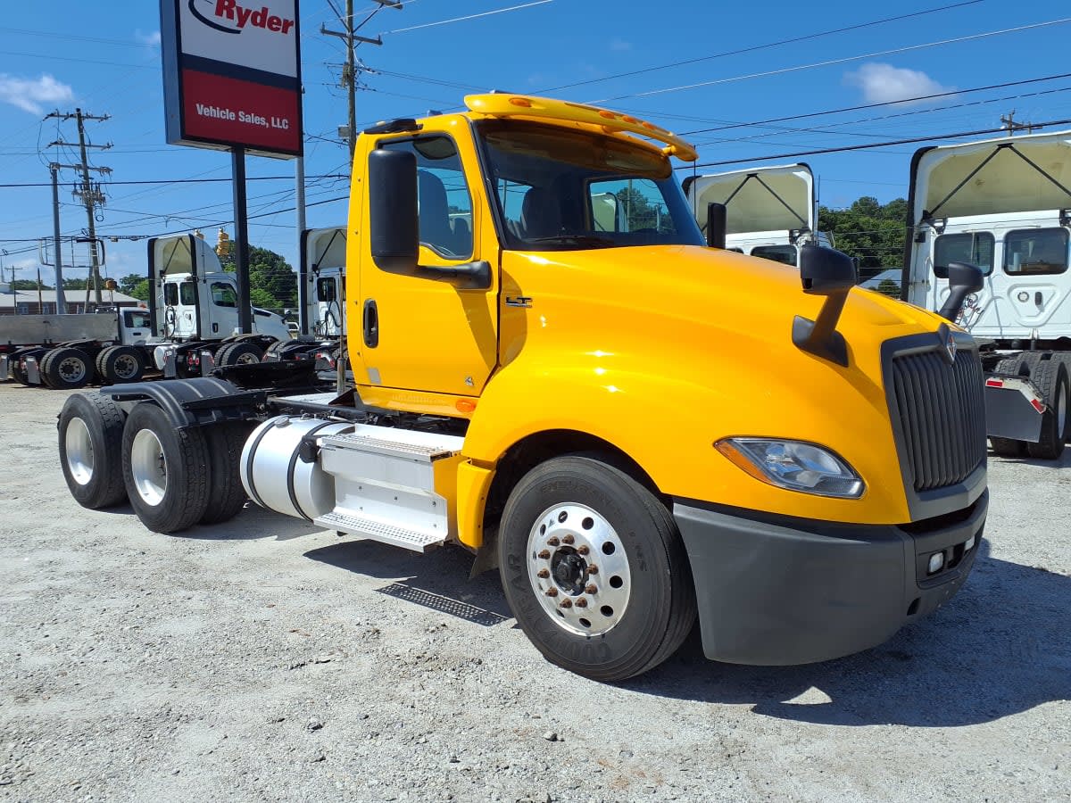 2020 Navistar International LT625 DAYCAB T/A 279446
