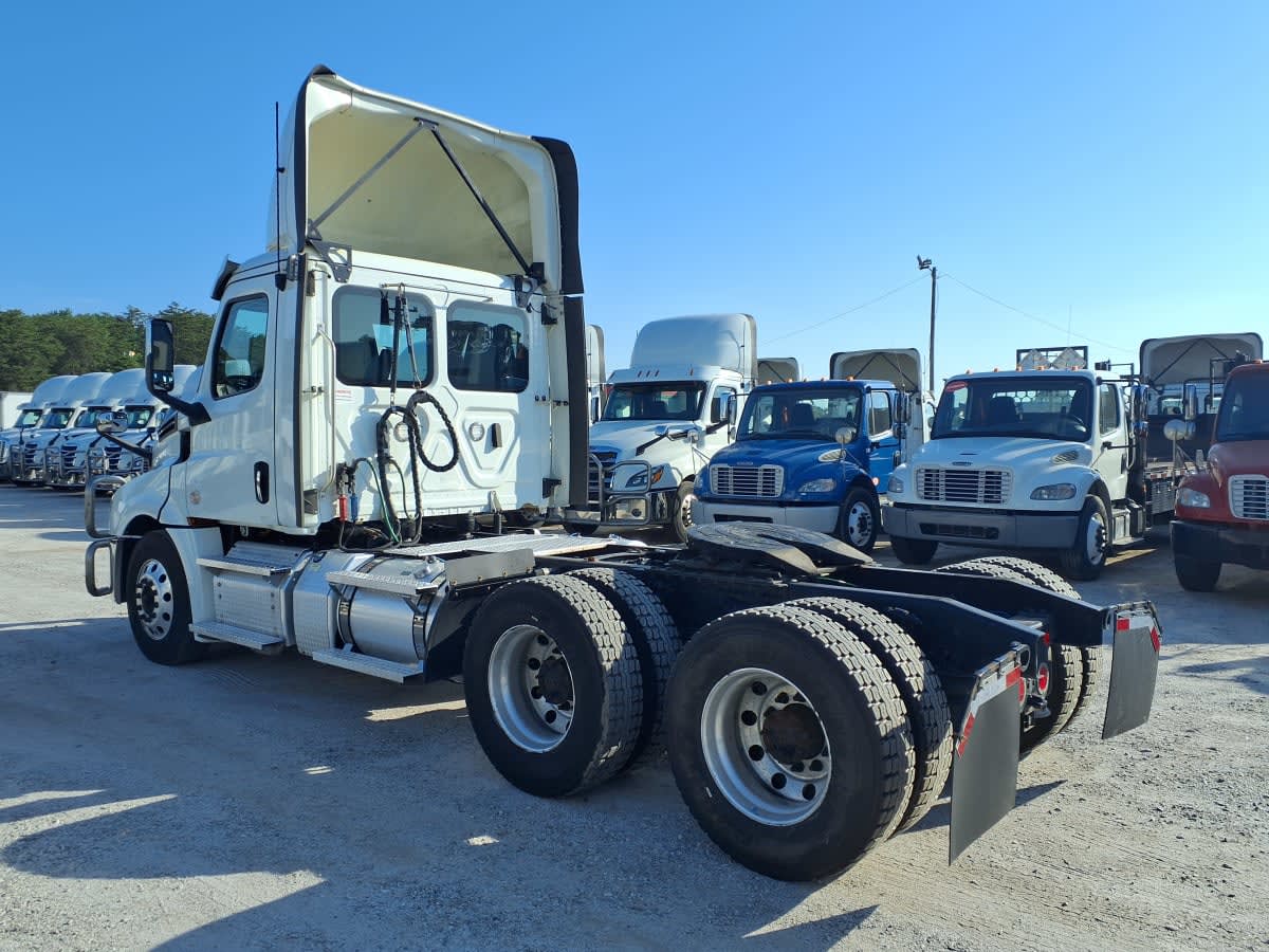 2020 Freightliner Cascadia in Greenville, SC — photo 6