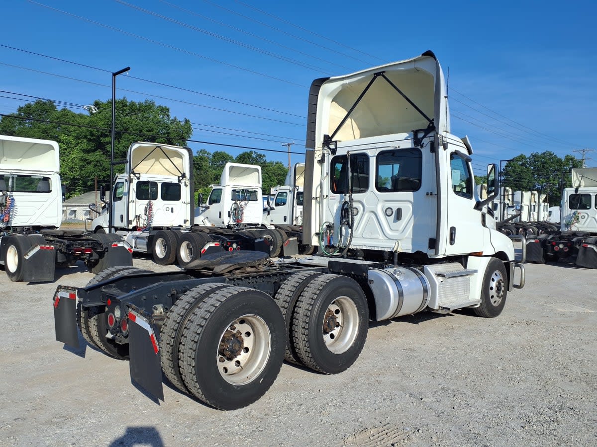 2020 Freightliner Cascadia in Greenville, SC — photo 4
