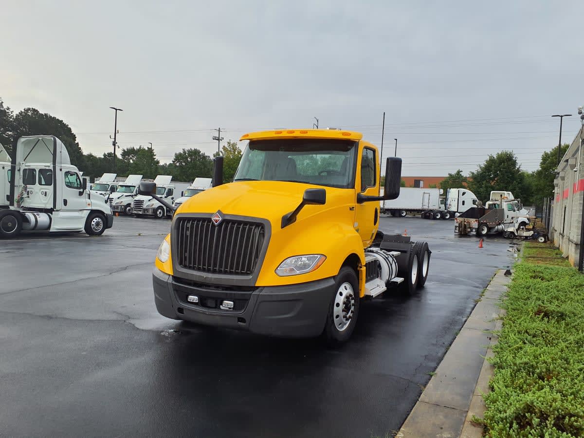 2020 Navistar International LT625 DAYCAB T/A 279584