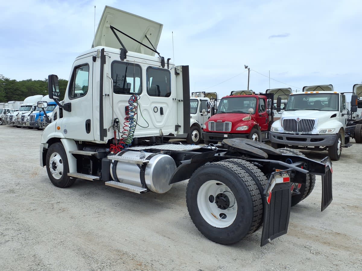 2020 Freightliner Cascadia in Greenville, SC — photo 6