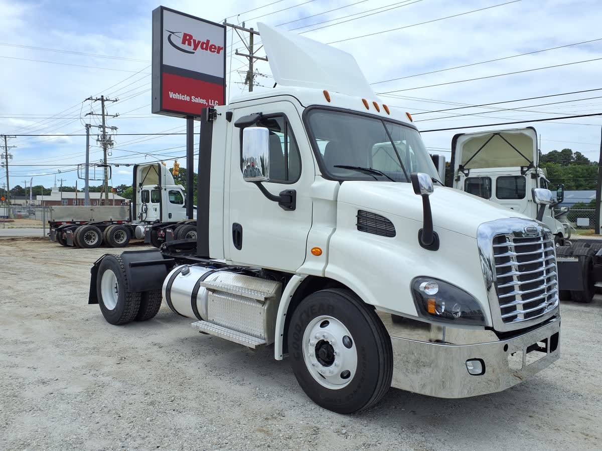 2020 Freightliner Cascadia in Greenville, SC — photo 3