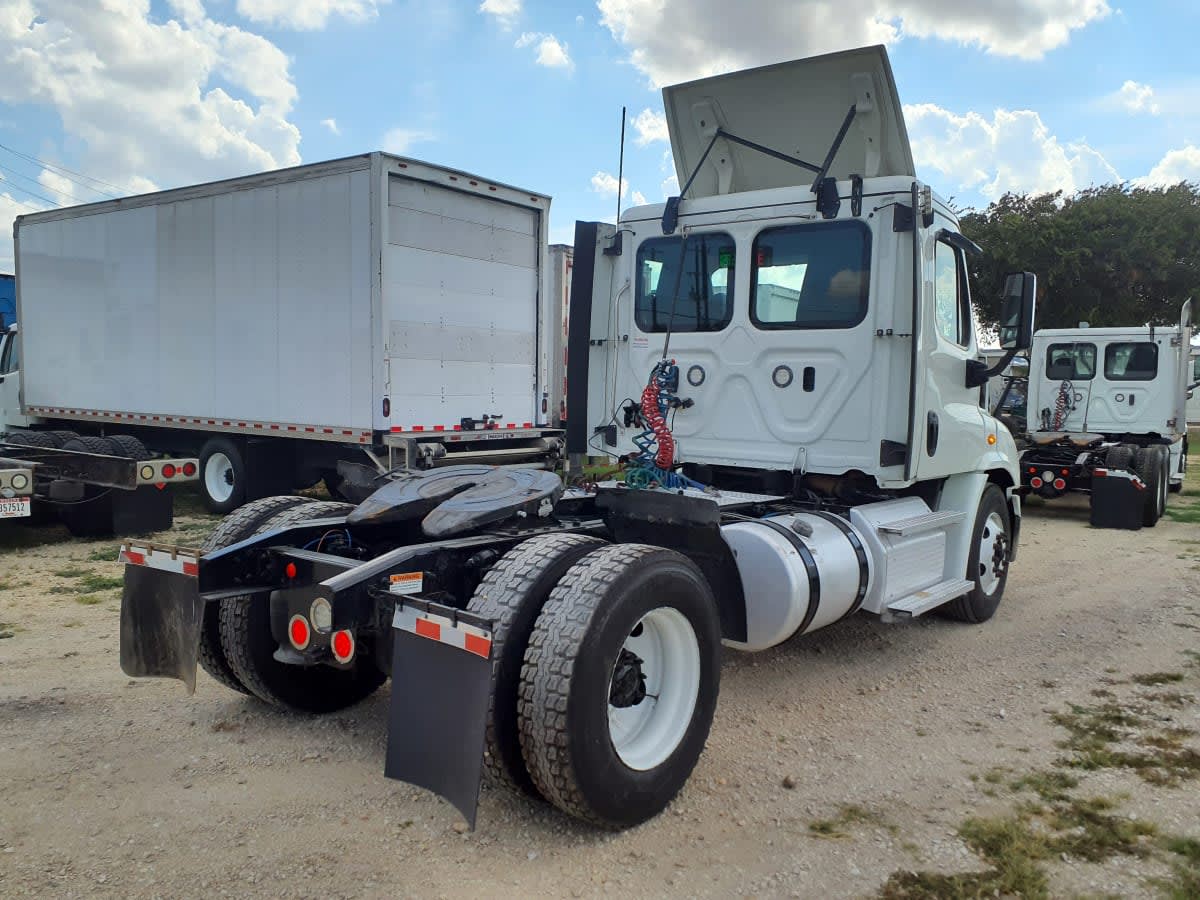 2020 Freightliner Cascadia in Converse, TX — photo 4