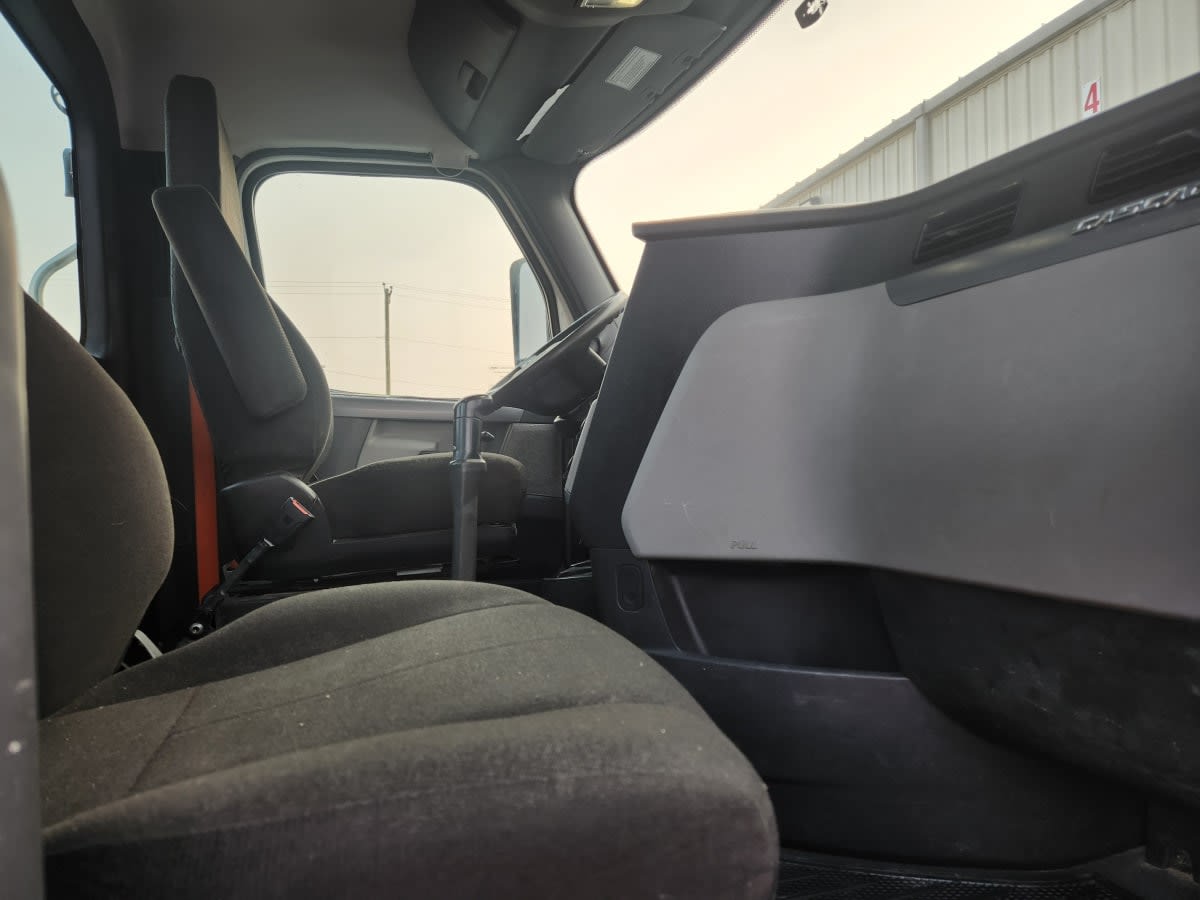 2021 Freightliner NEW CASCADIA 126 280661