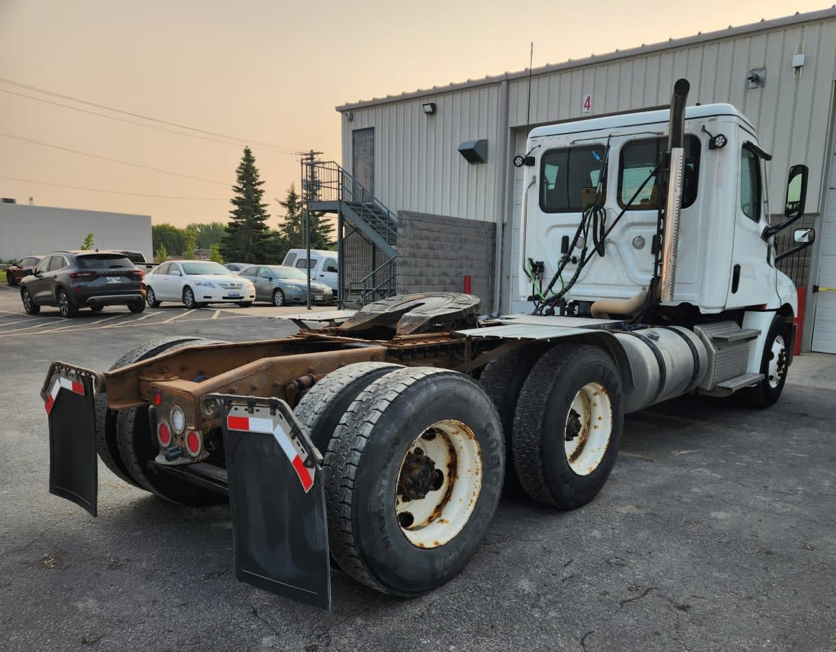 2021 Freightliner NEW CASCADIA 126 280661