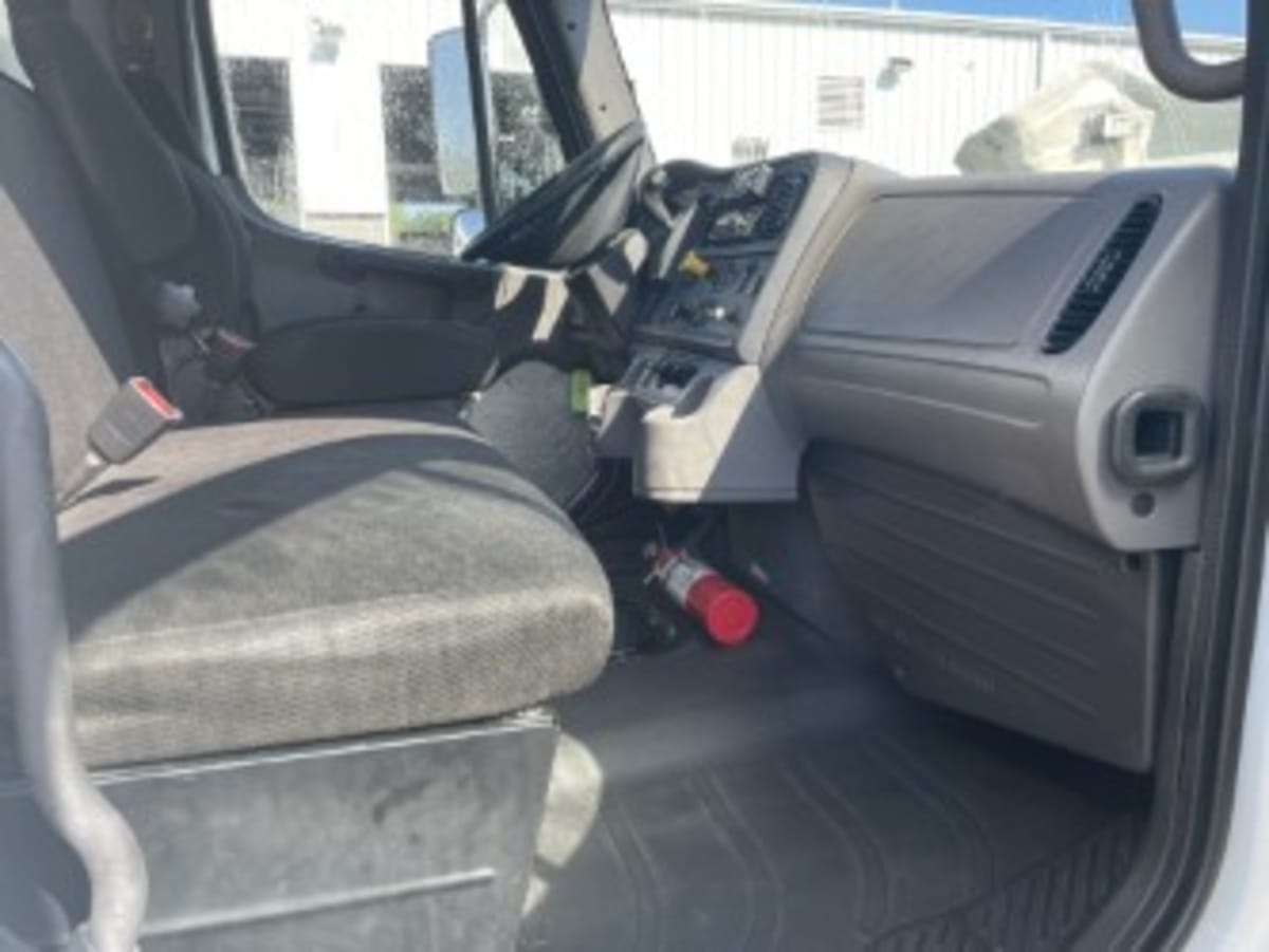 2020 Freightliner M2 106 280798