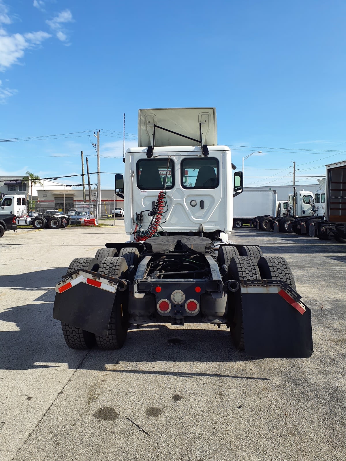 2020 Freightliner Cascadia in Miami, FL — photo 5