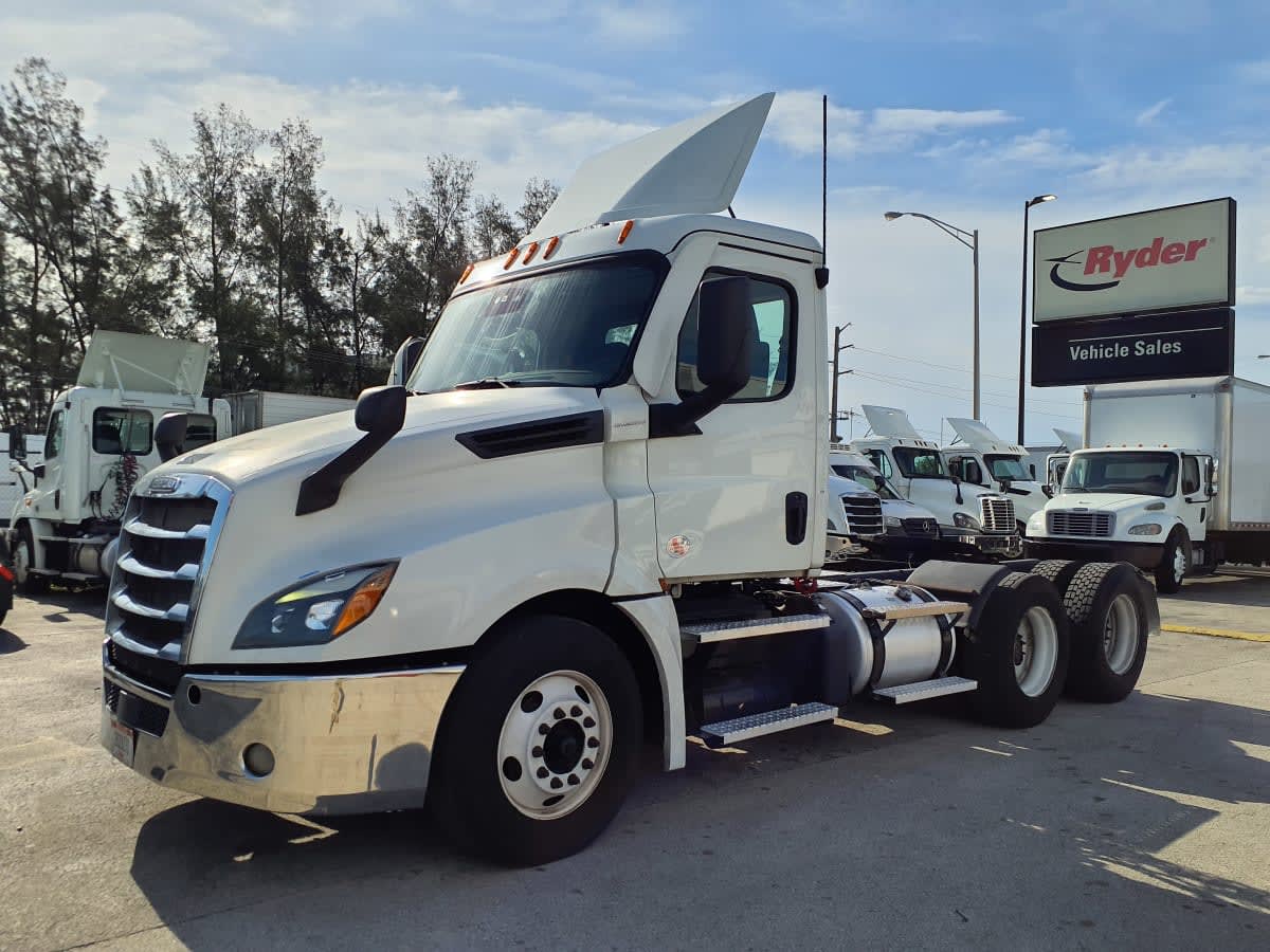 2020 Freightliner Cascadia in Miami, FL