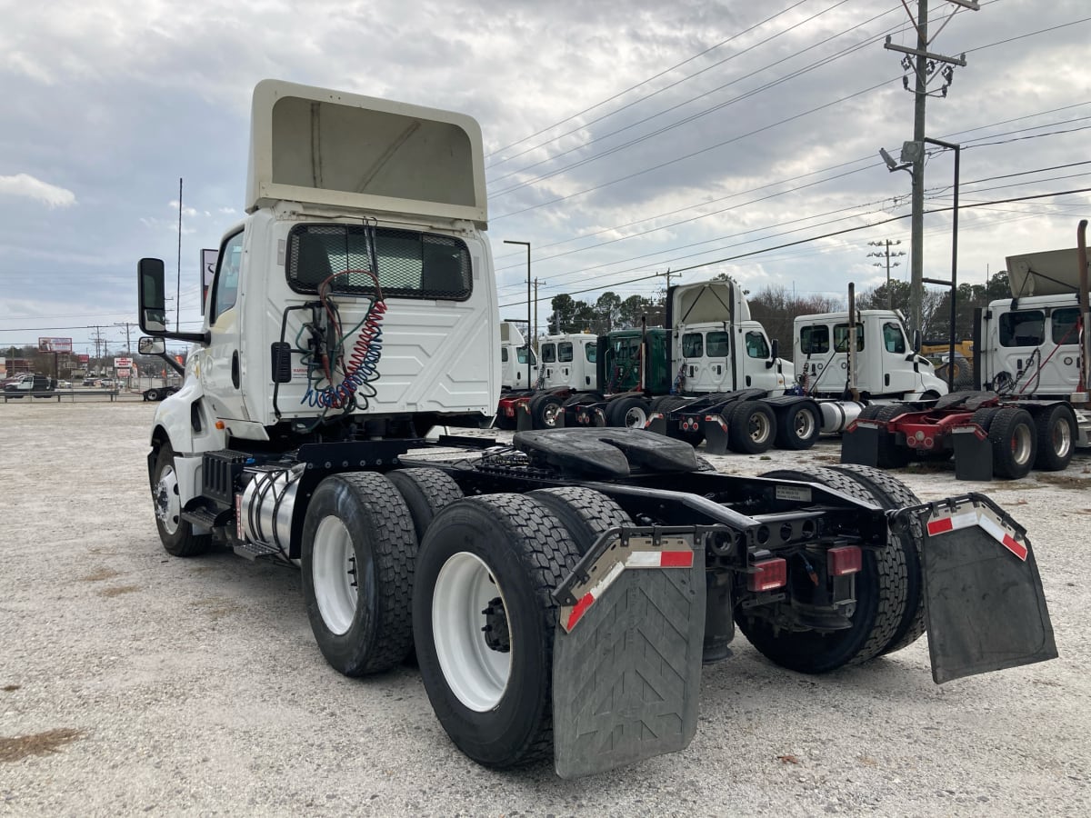 2020 Navistar International LT625 DAYCAB T/A 280817