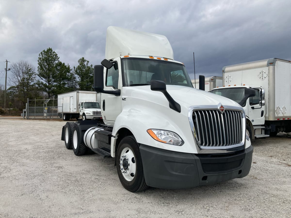 2020 Navistar International LT625 DAYCAB T/A 280817