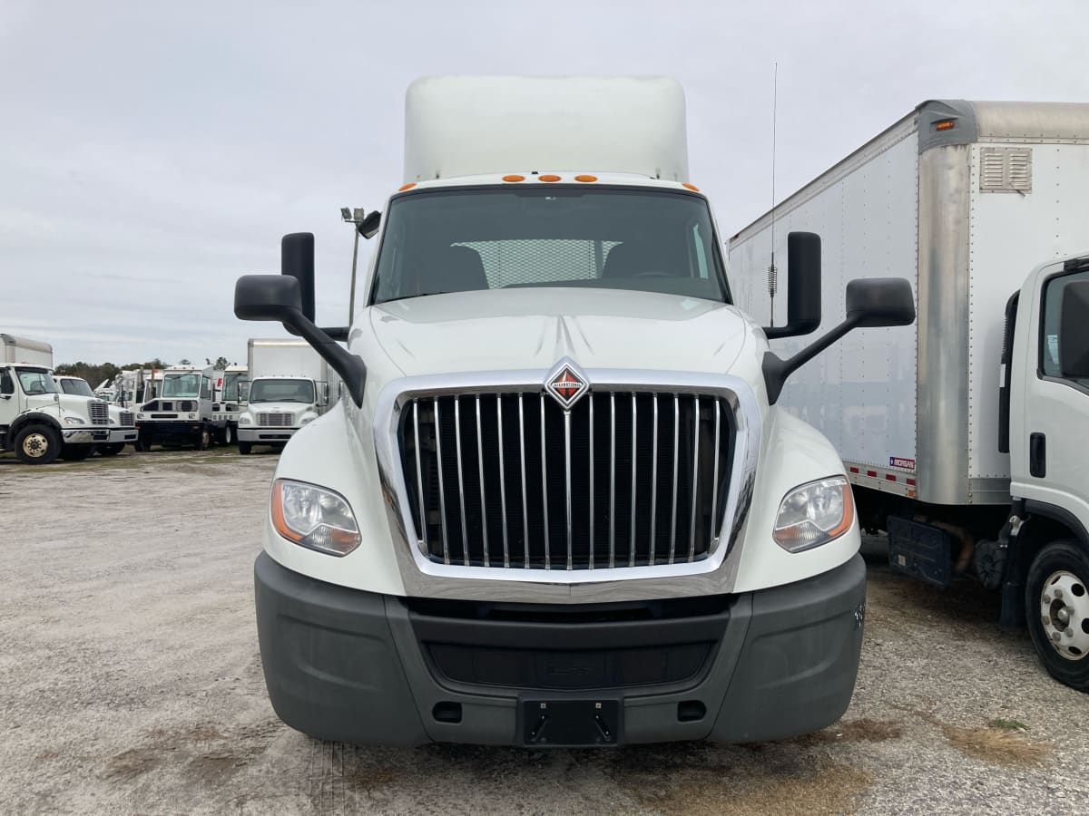 2020 Navistar International LT625 DAYCAB T/A 280821