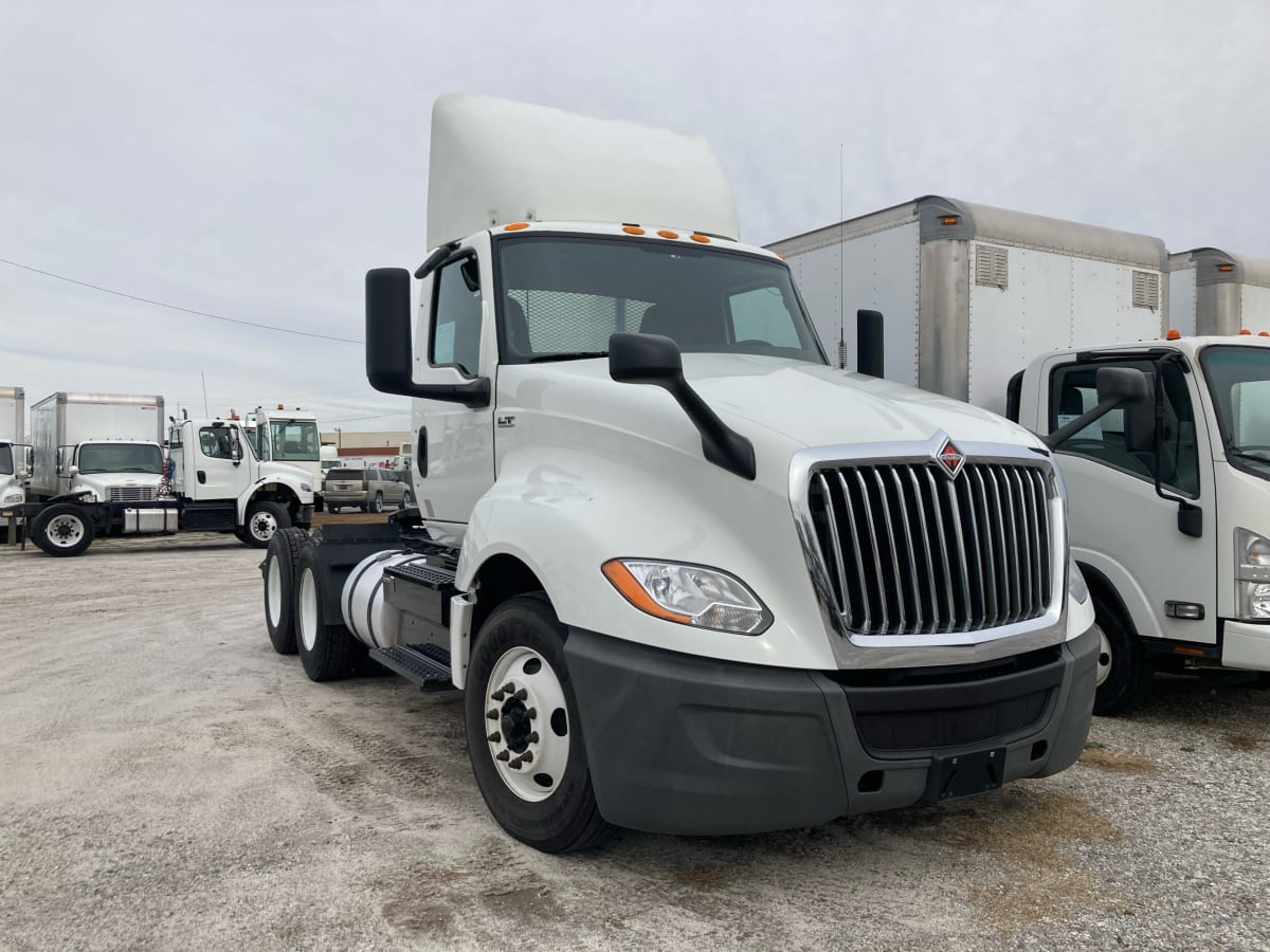 2020 Navistar International LT625 DAYCAB T/A 280821