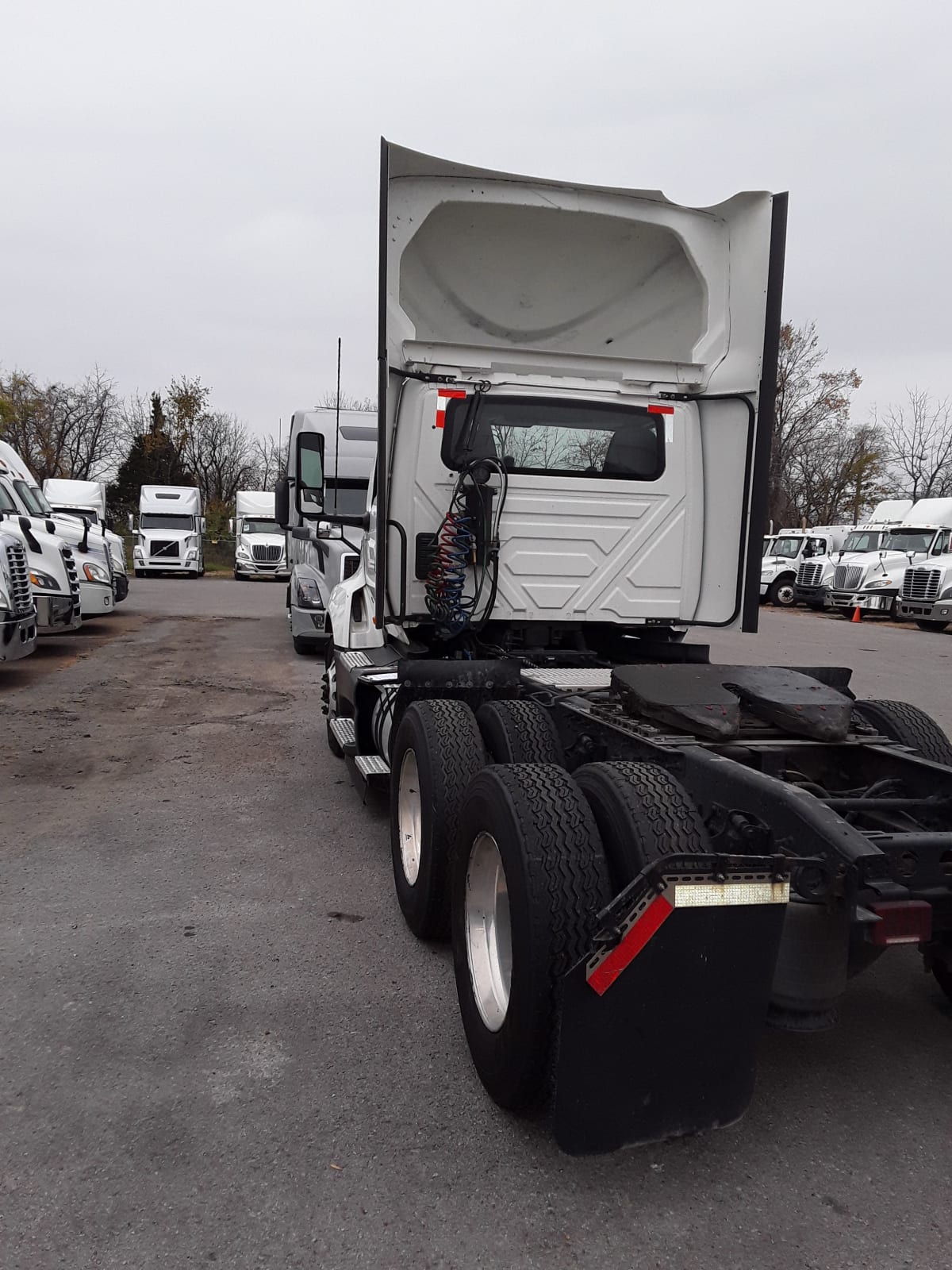 2020 Navistar International LT625 DAYCAB T/A 280921