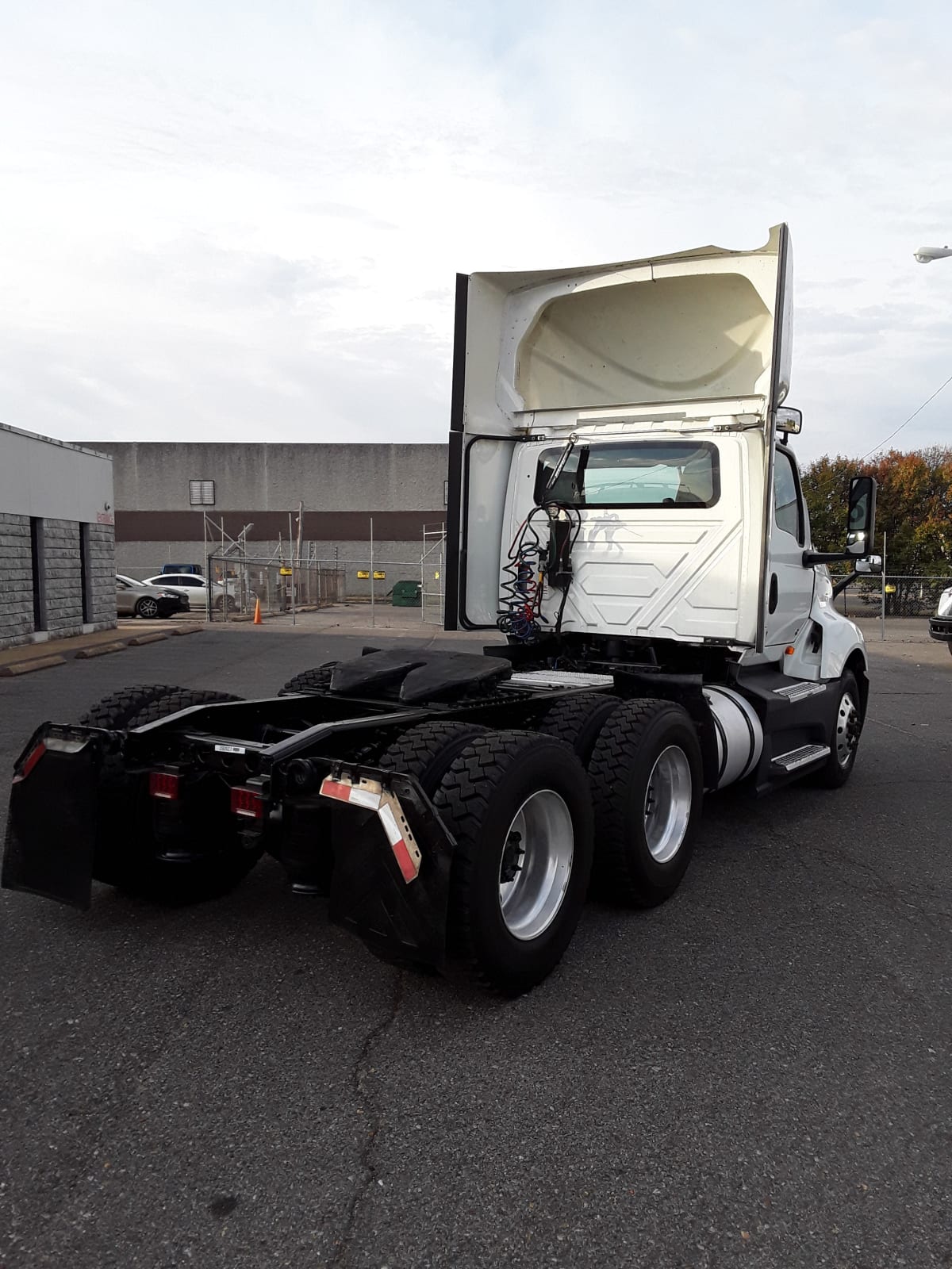 2020 Navistar International LT625 DAYCAB T/A 280927