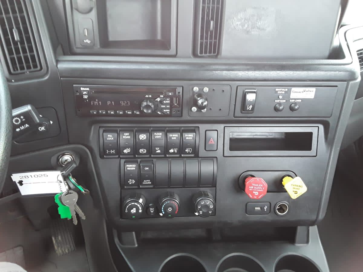 2020 Navistar International LT625 DAYCAB T/A 281025