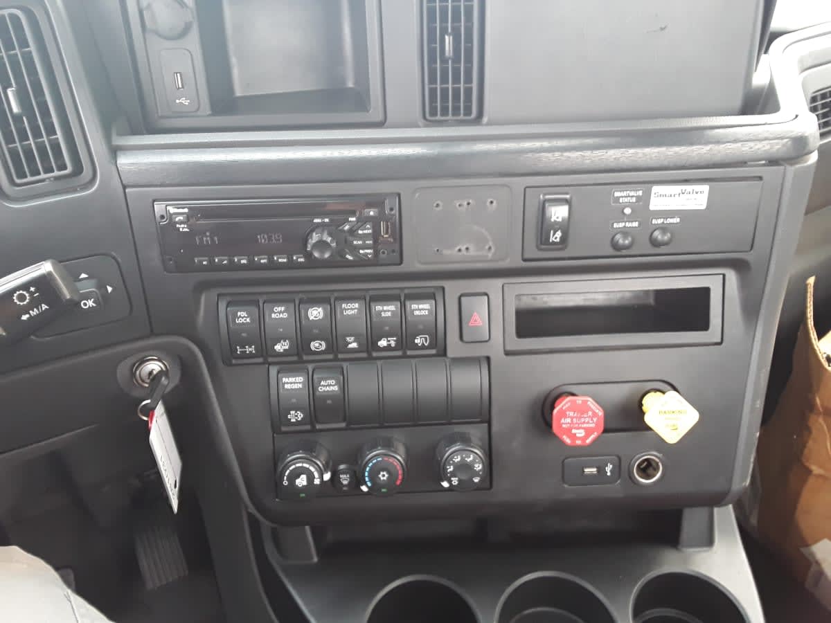 2020 Navistar International LT625 DAYCAB T/A 281031