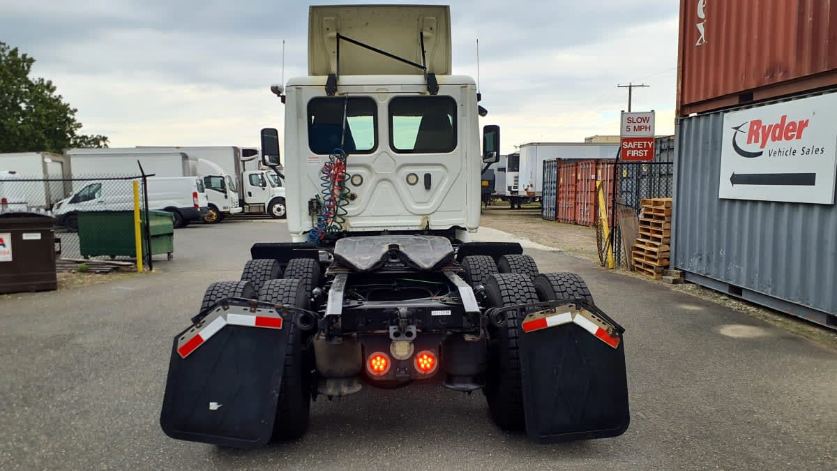 2020 Freightliner Cascadia in Springfield, MA — photo 5