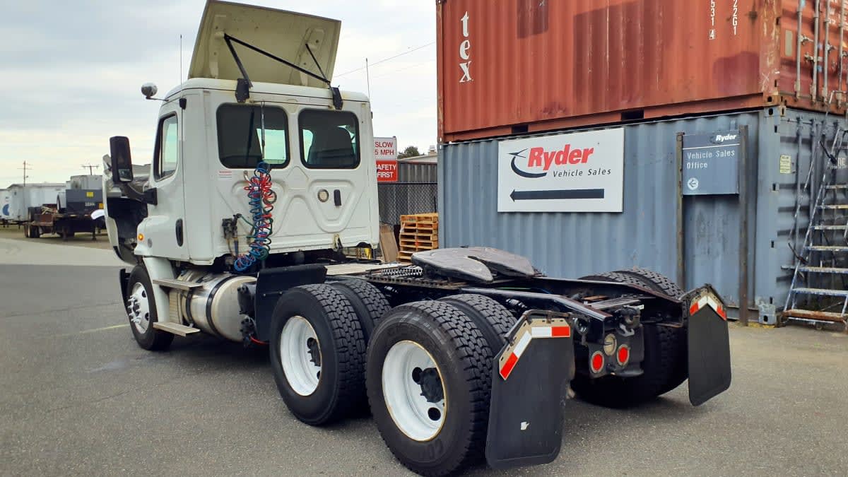 2020 Freightliner Cascadia in Springfield, MA — photo 6