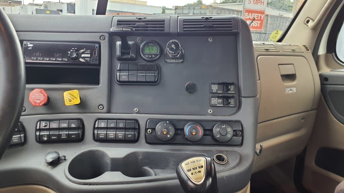 2020 Freightliner Cascadia in Springfield, MA — photo 7