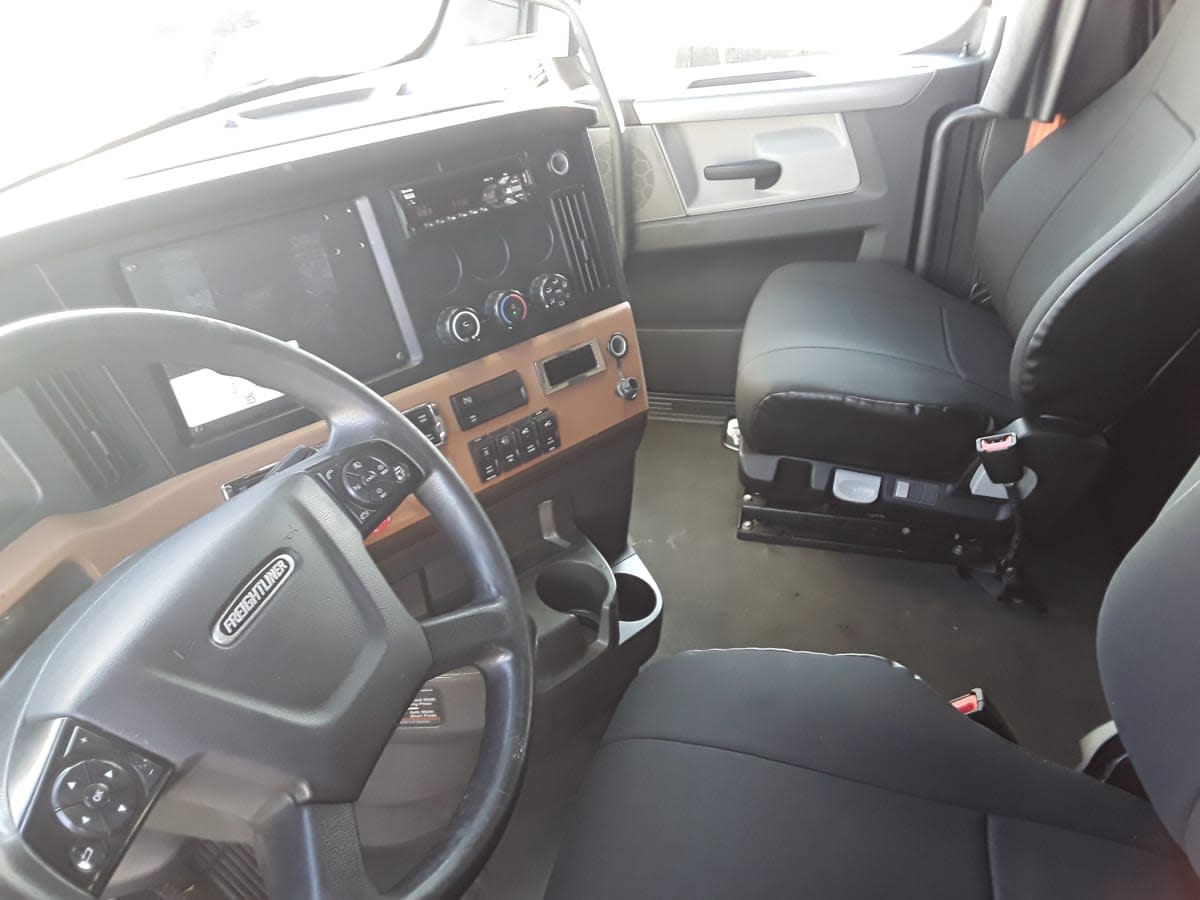 2020 Freightliner - image 7