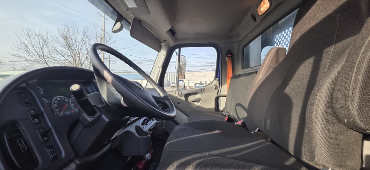 2020 Freightliner/Mercedes M2 106 281390