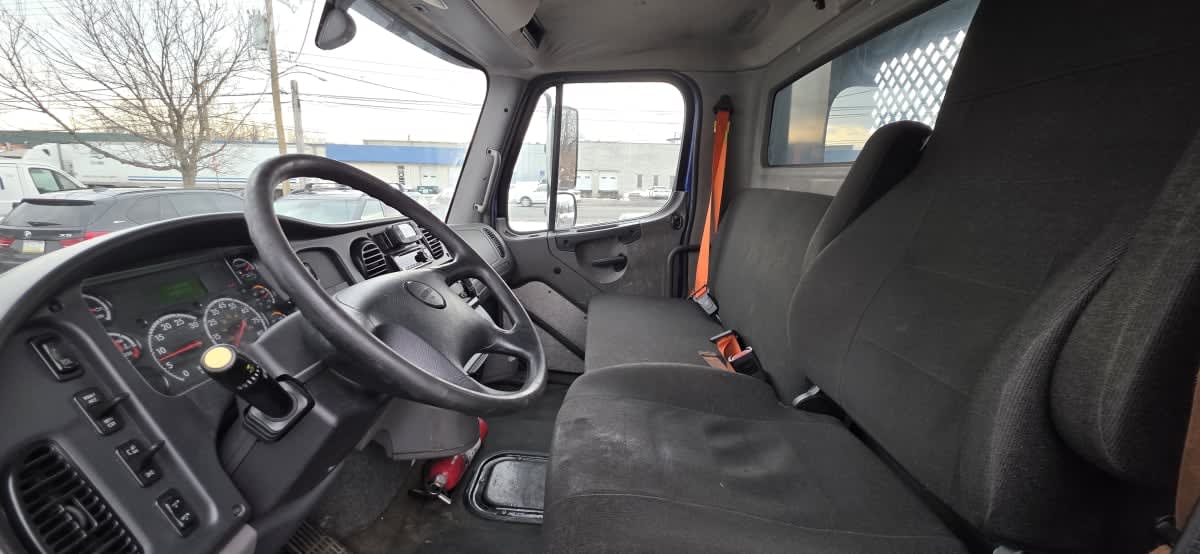 2021 Freightliner/Mercedes M2 106 281395