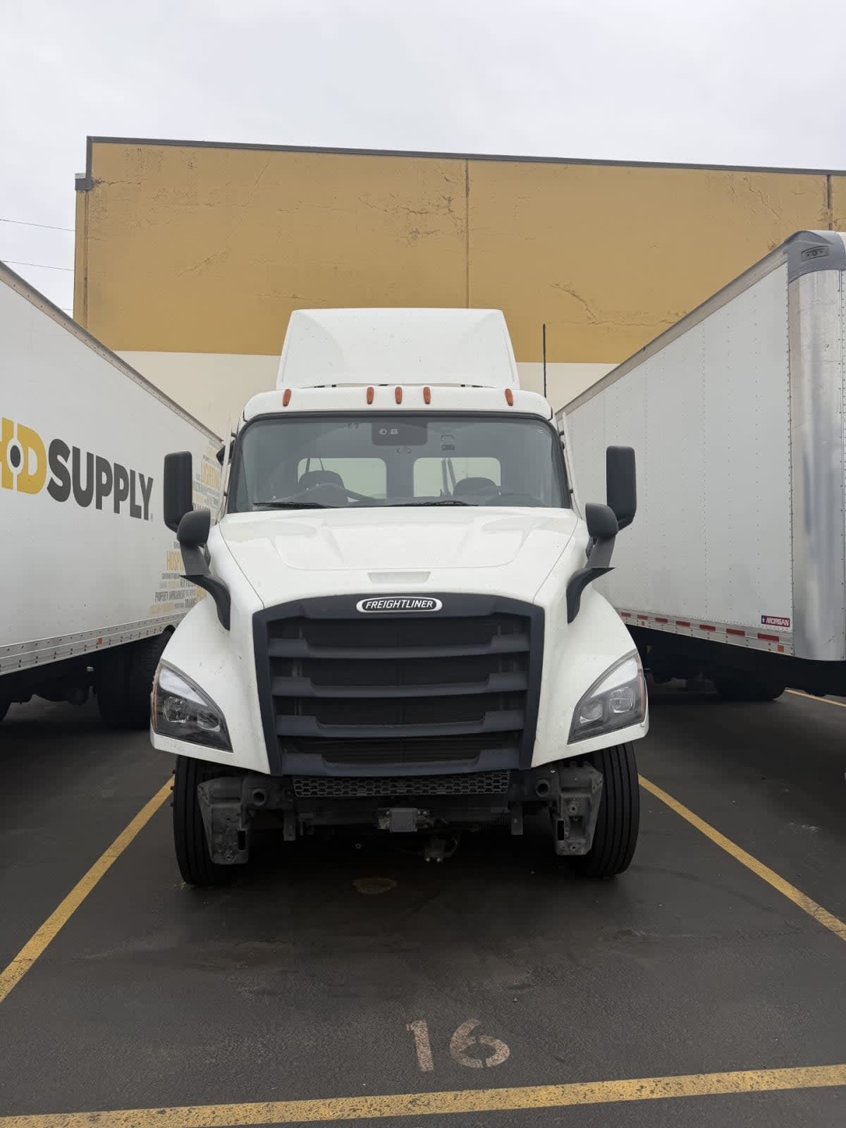 2020 Freightliner Cascadia in Tacoma, WA — photo 2