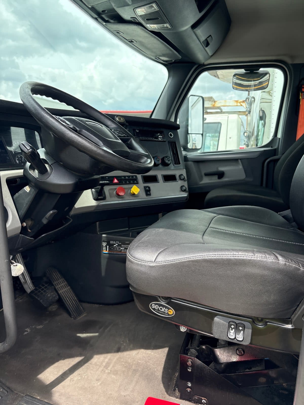 2020 Freightliner - image 7