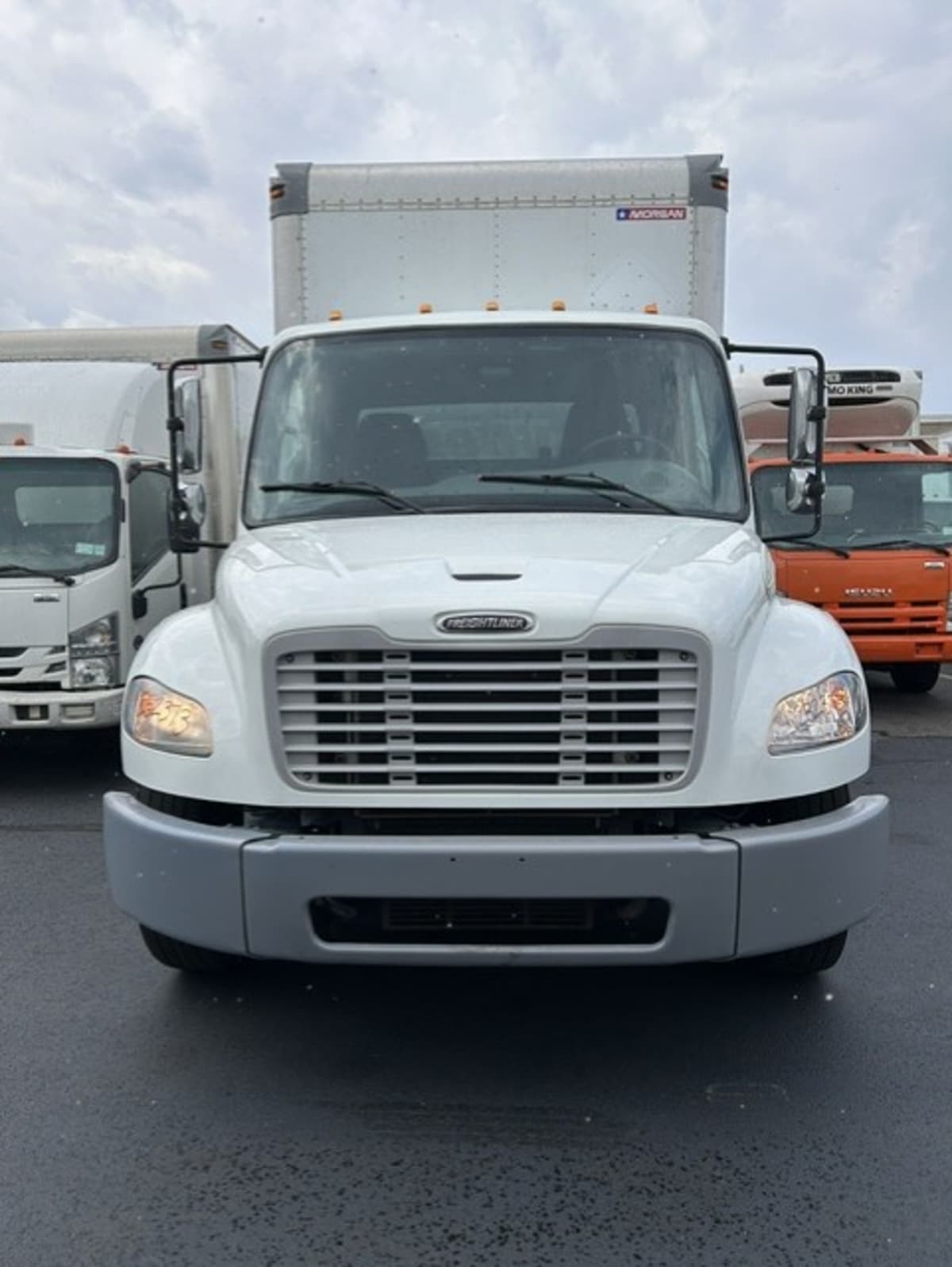 2020 Freightliner M2 106 in Farmingdale, NY — photo 2